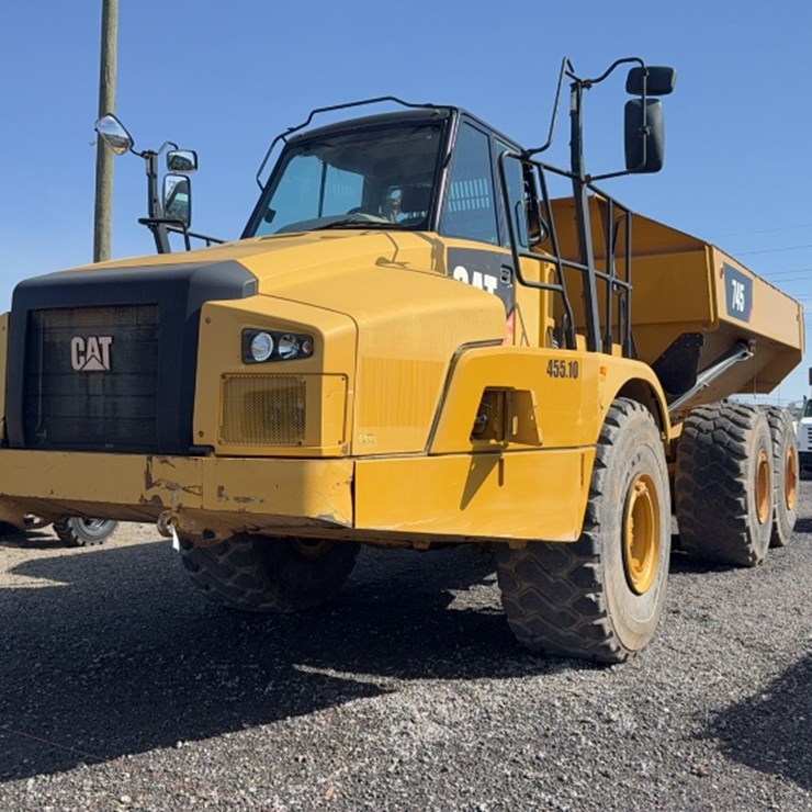 2017 CATERPILLAR 745
