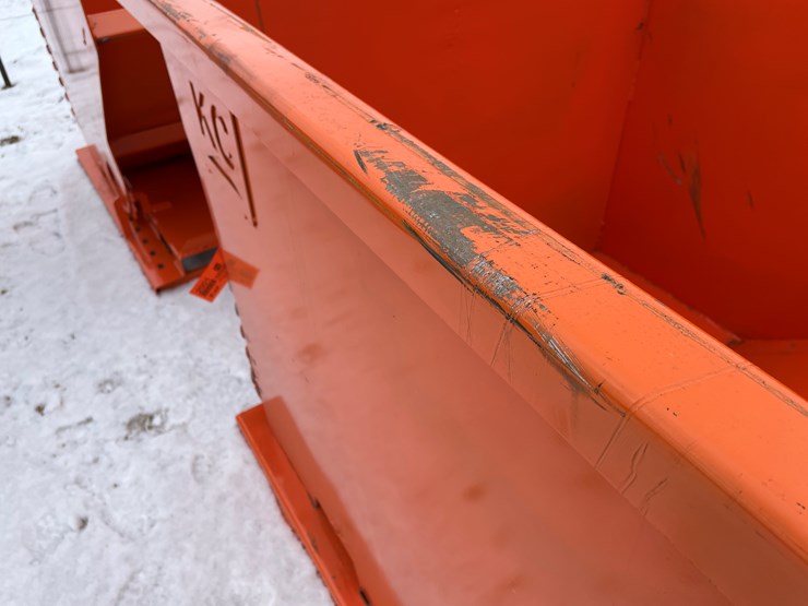 #2001-•-2-yard-self-dumping-hopper-image-12