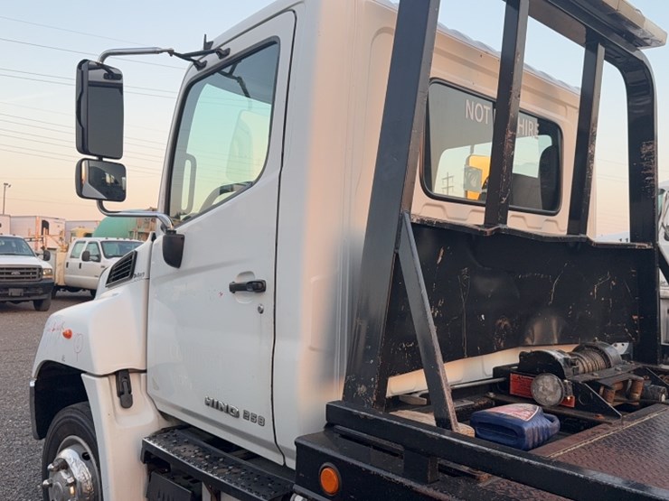 2016-hino-258-image-12