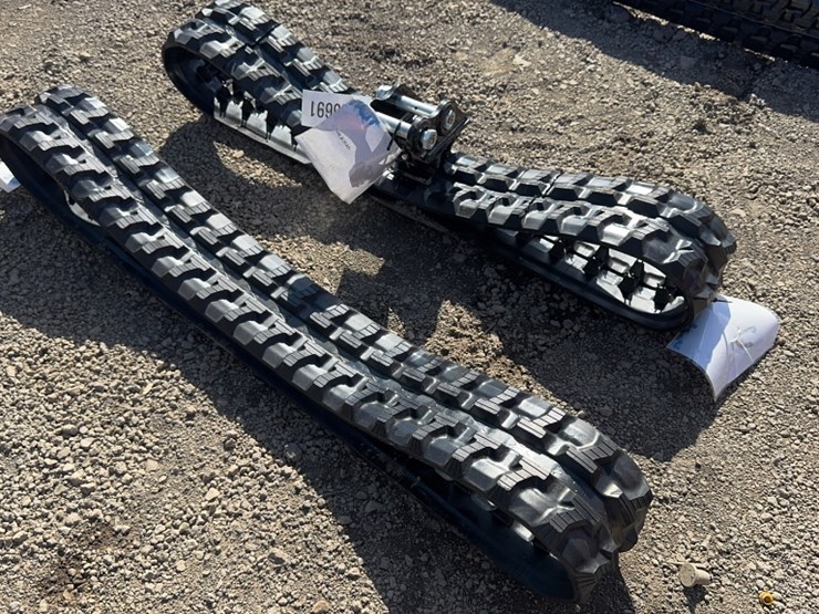#1092-•-set-of-mini-excavator-tracks-and-coupler-image-1