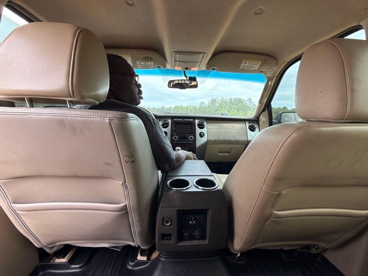 2011-ford-expedition-xlt-image-7