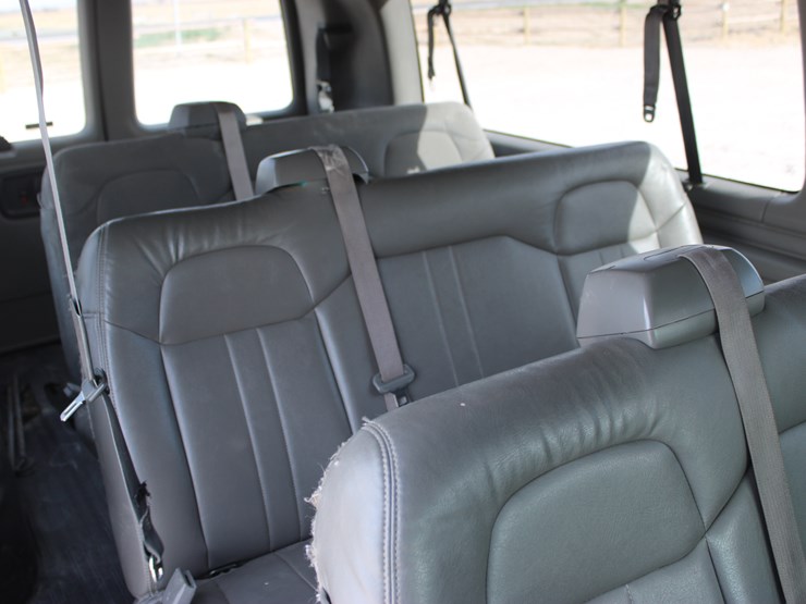 2001-chevrolet-express-3500-image-21