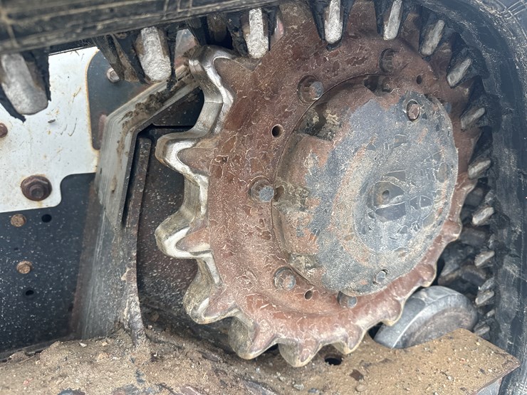 2022-bobcat-t770-image-56