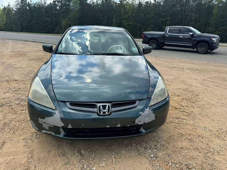 2005-honda-accord-4-door-sedan-(347,973-miles)-image-4