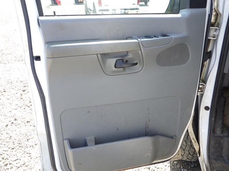 2007-ford-cargo-image-23