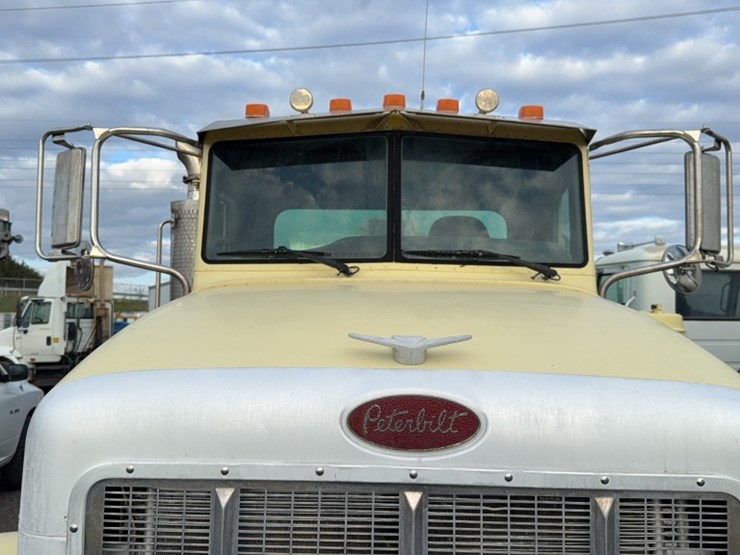 2007-peterbilt-357-image-3