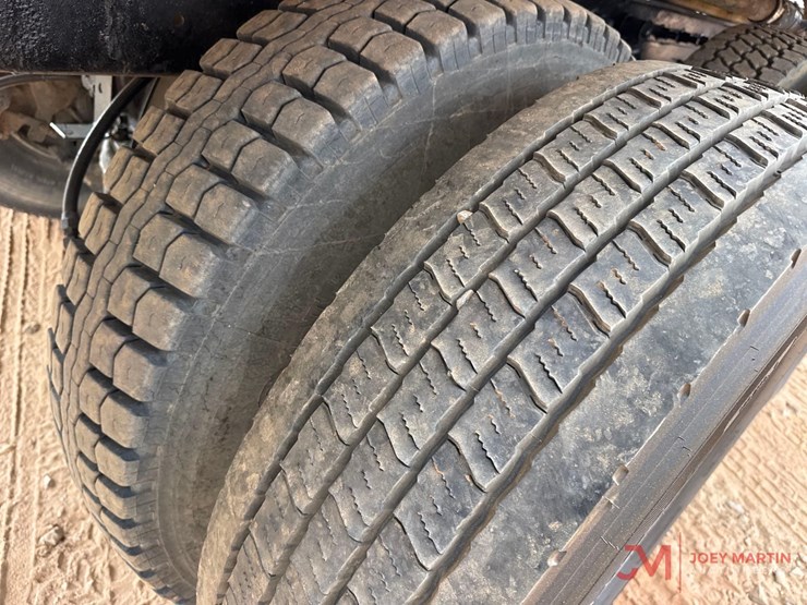 2001-mack-ch613-image-19