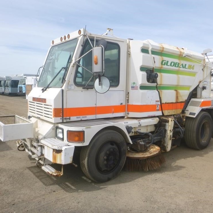 2014 GLOBAL M4 SWEEPER