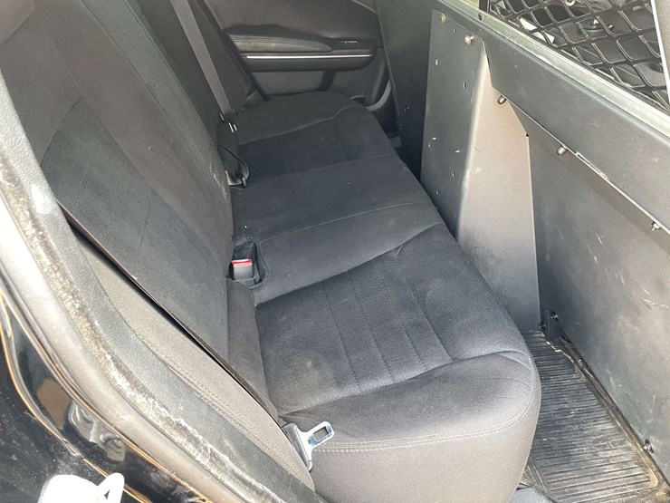 2017-dodge-charger-4-door-police-sedan-(79,558-miles)-image-16