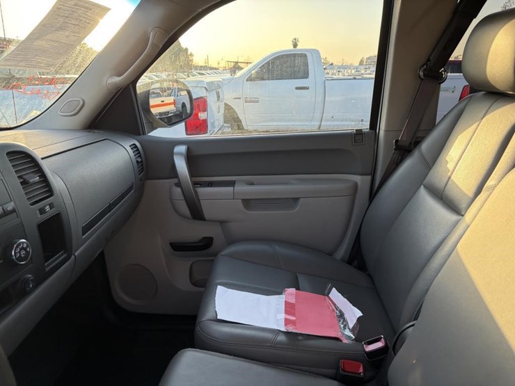 2013-chevrolet-2500-image-14