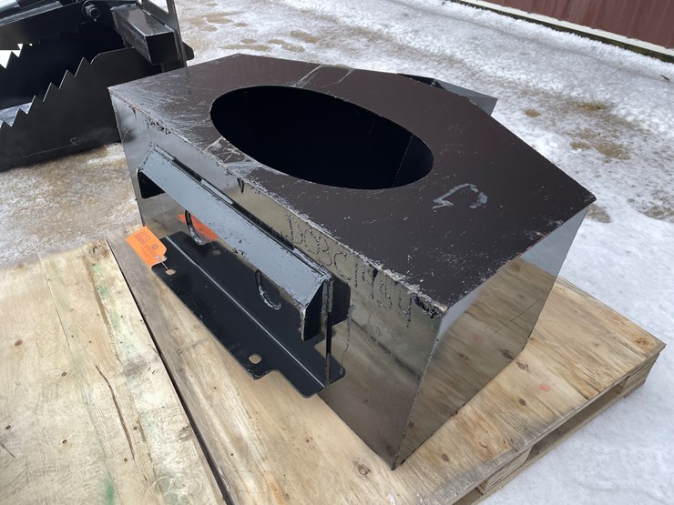 #2012-•-mini-skid-steer-concrete-bucket-attachment-image-4