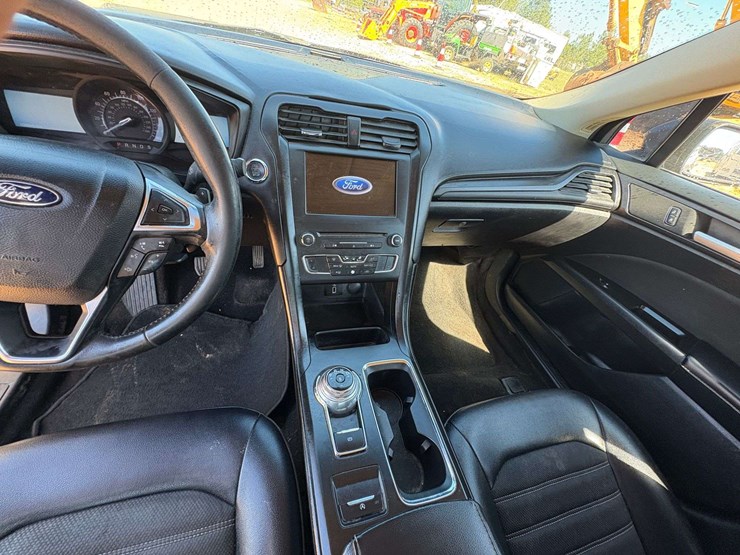 2018-ford-fusion-se-4-door-sedan-(109,948-miles)-image-12