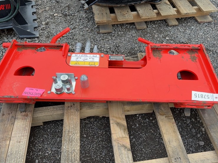 #2010-•-bobcat-bob-dock-adapter-plate-image-2