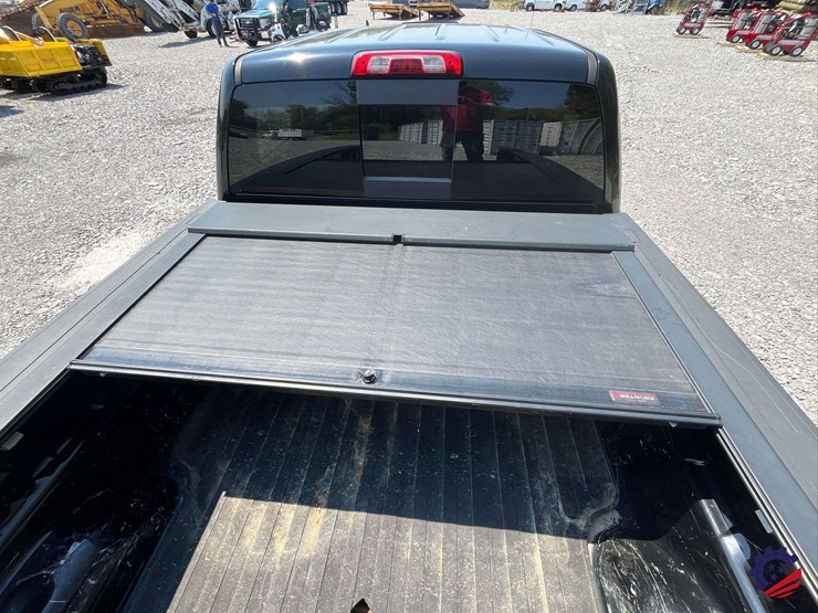 2015-gmc-3500-image-38