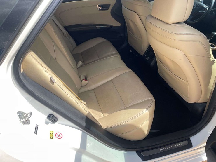 2013-toyota-avalon-hybrid-limited-4-door-sedan-(399,665-miles)-image-16