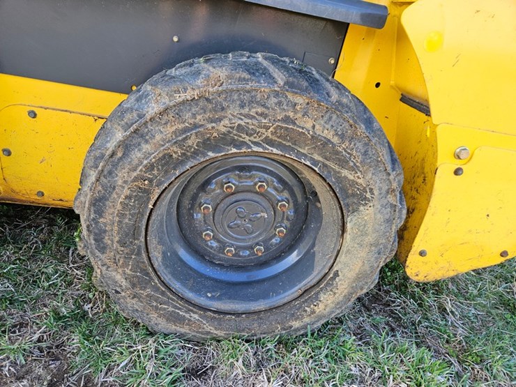 new-holland-l218-image-34