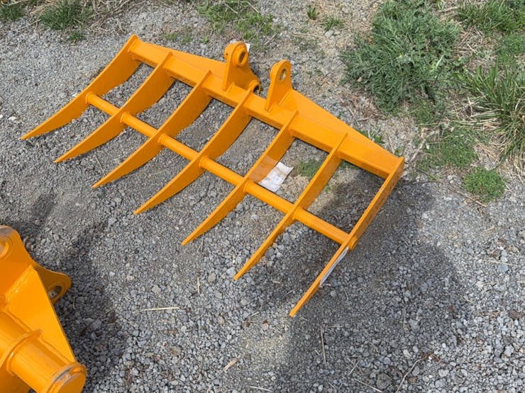 caterpillar-303-image-1