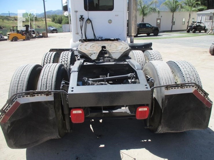 2008-peterbilt-367-image-18