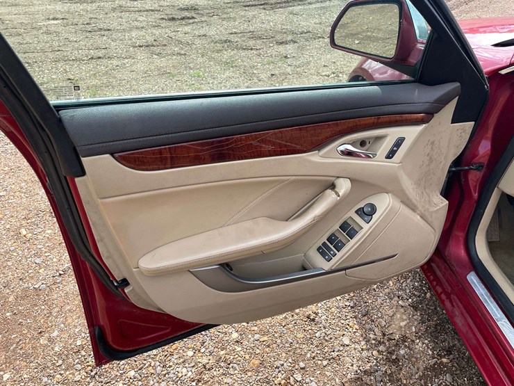 2008-cadillac-cts-4-door-sedan-(240,710-miles)-image-9