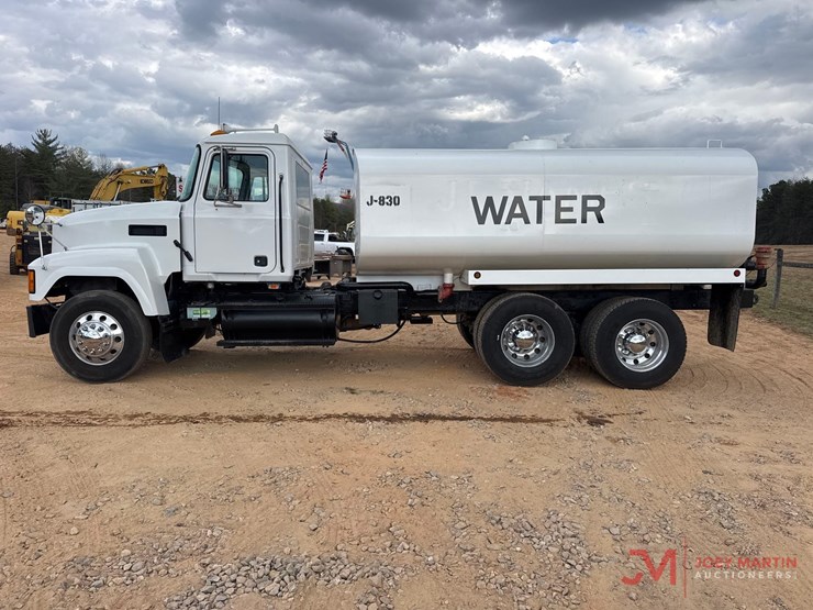 2001-mack-ch613-image-5