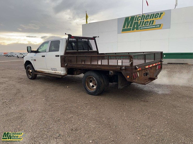 2011-dodge-3500-image-3