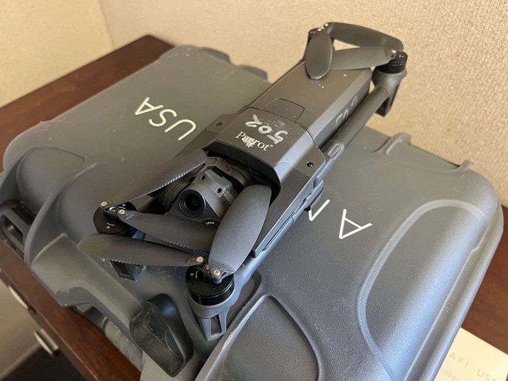 parrot-anafi-usa-foldable-drone-with-4k/thermal-camera-image-11