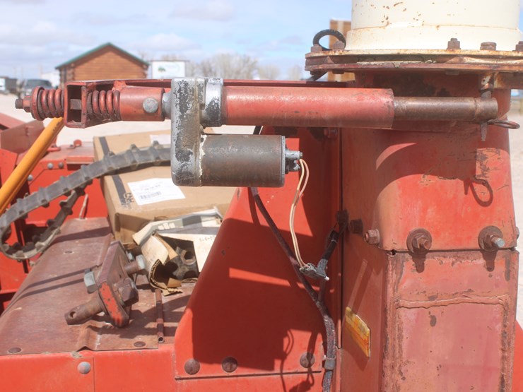 international-830-image-15