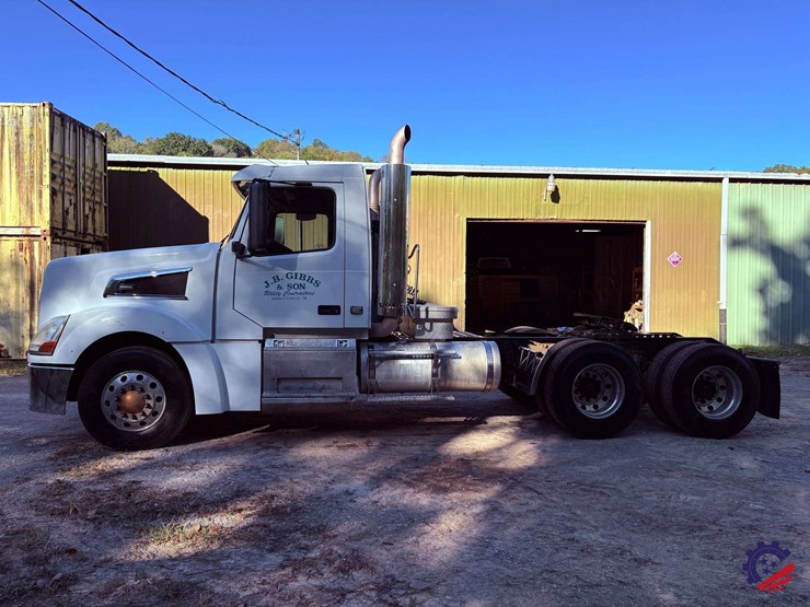 2008-volvo-vt-t/a-truck-tractor-image-2