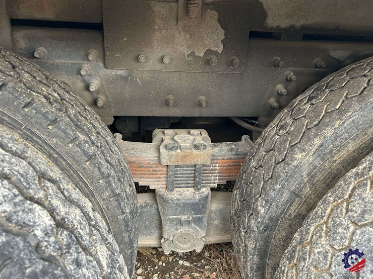 2009-international-7400-image-12