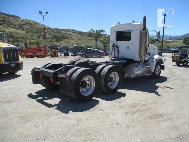 2008-peterbilt-367-image-3