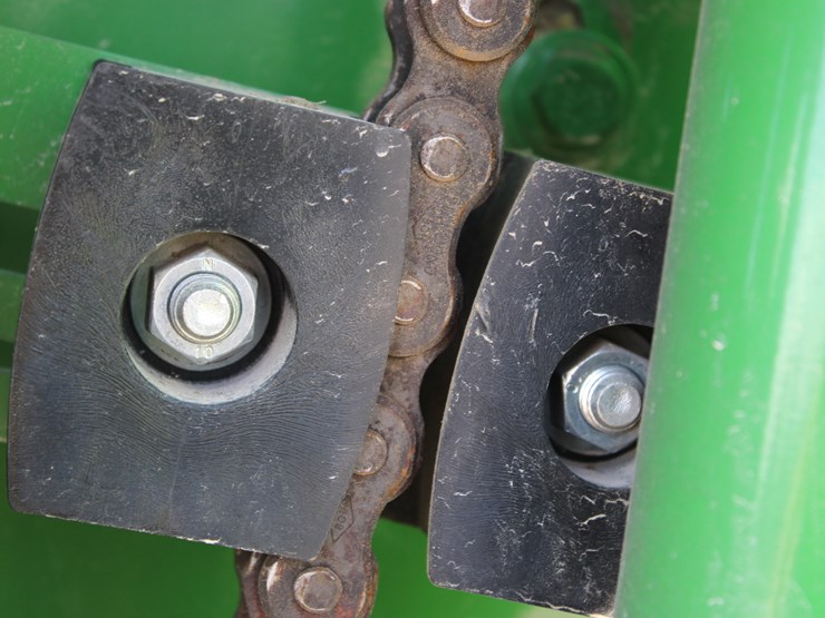 2022-john-deere-560r-image-30