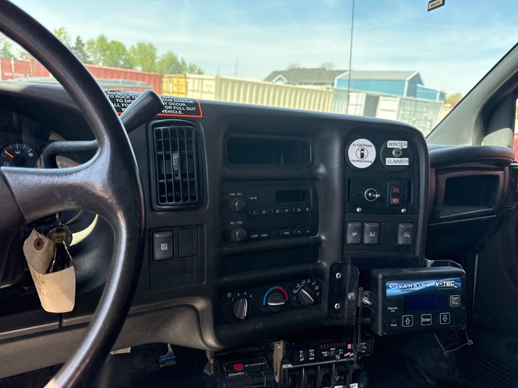 2009-gmc-5500-image-4