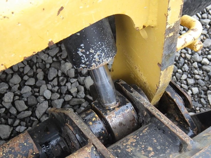 2020-caterpillar-226d3-image-19