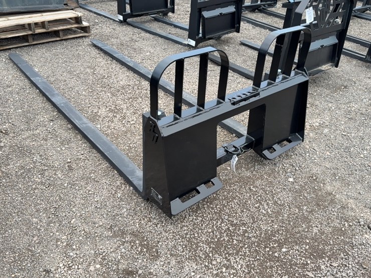 #2034-•-blue-diamond-96"-skid-steer-pallet-forks-image-2