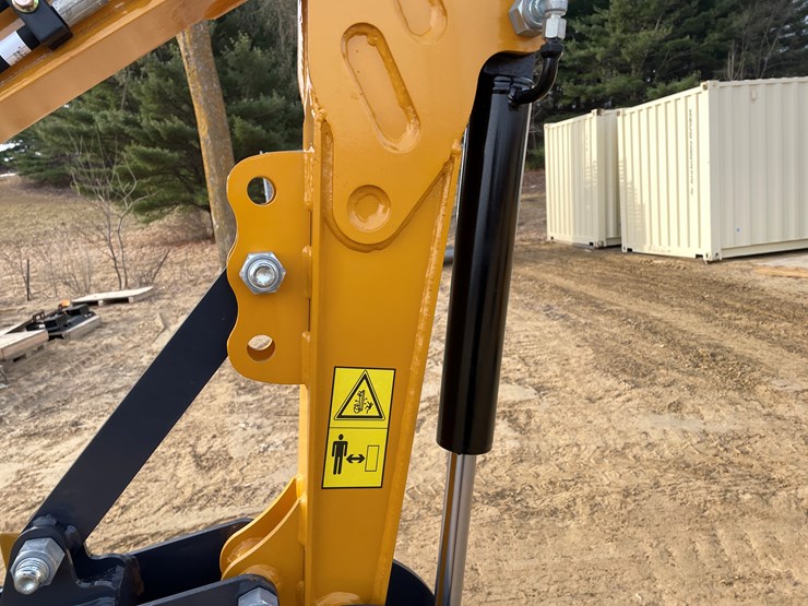 #1038-•-new-ats-rt15r-mini-excavator-image-25