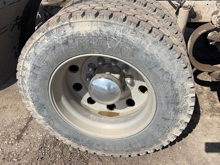 2004-kenworth-w900-image-13