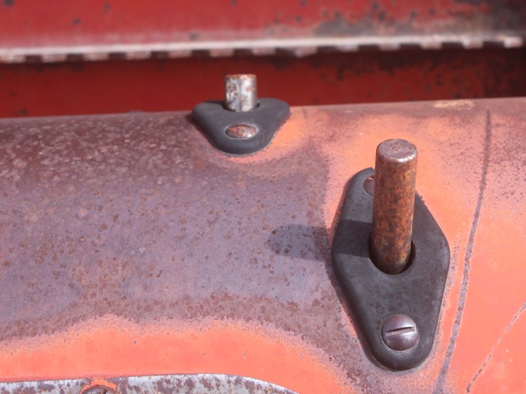 international-830-image-31