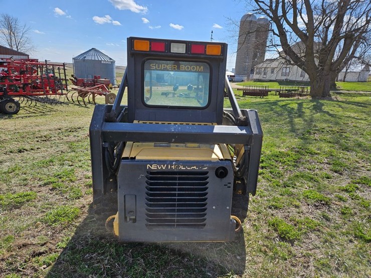 new-holland-ls140-image-4