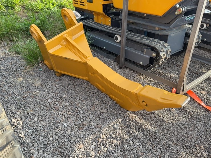 caterpillar-320-image-1