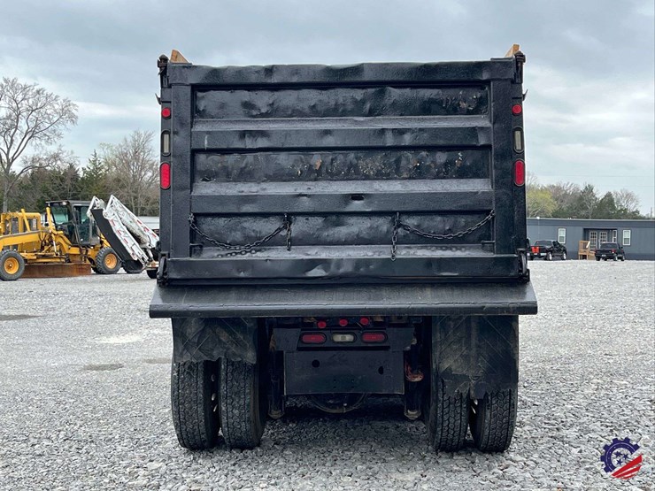 2011-volvo-truck-vhd-tri-axle-dump-truck-image-37