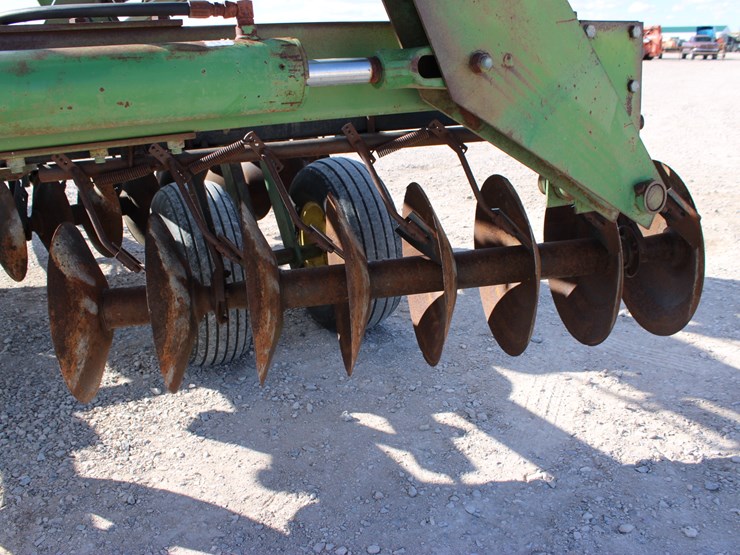 john-deere-235-image-25