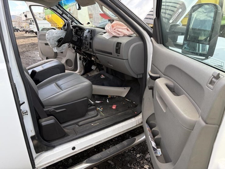 2013-chevrolet-2500-image-10