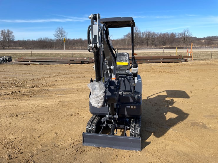 #1034-•-new-ats-me18-mini-excavator-image-2