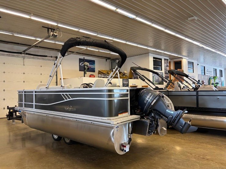 2025-g3-suncatcher-select-18f-pontoon-image-3