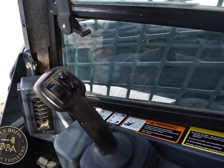 2021-deere-333g-image-38