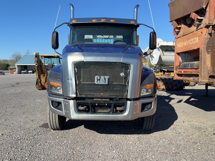 2016-caterpillar-ct660-image-2