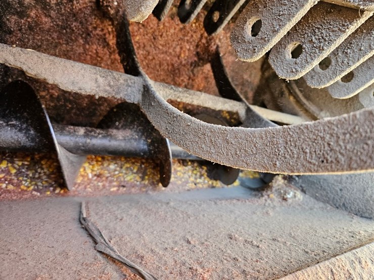 new-holland-355-image-13