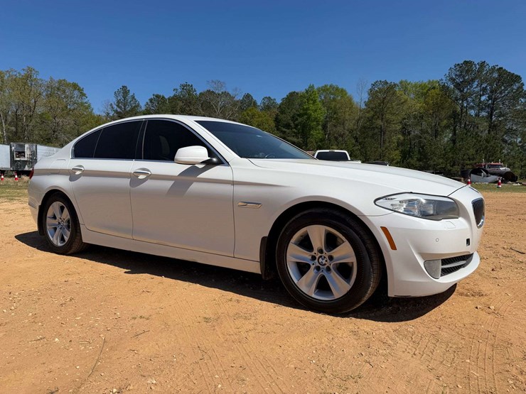 2011-bmw-528i-4-door-sedan-(178,025-miles)-image-2