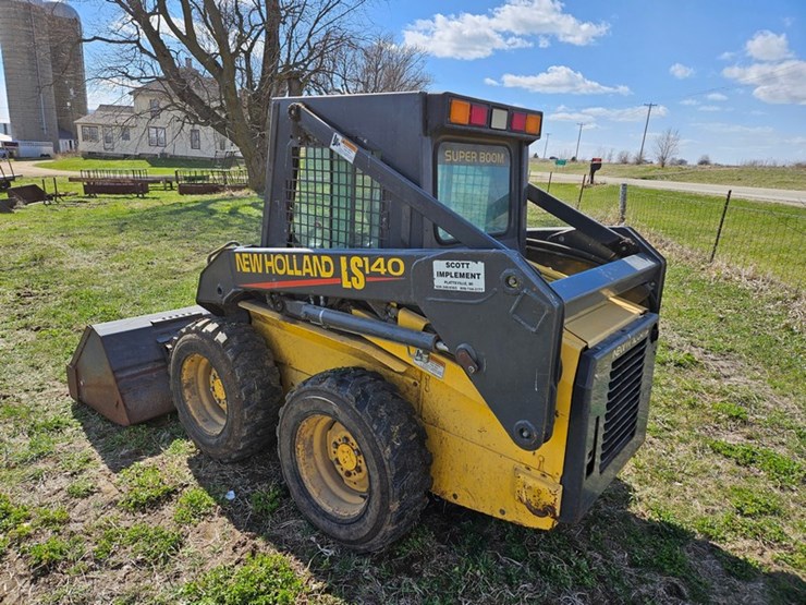 new-holland-ls140-image-3