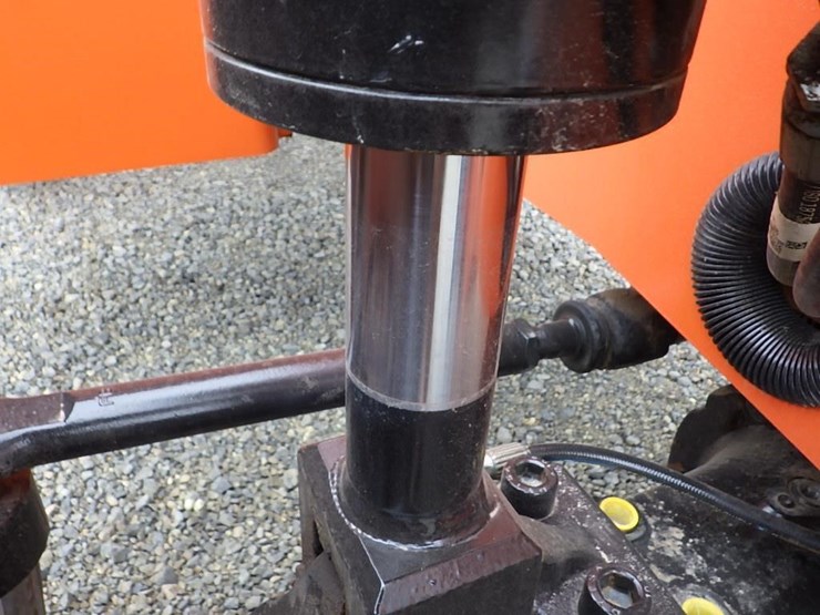 2018-jlg-8042-image-13